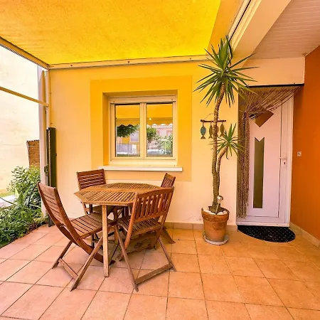 Mediterranean Garden Ferienhaus *